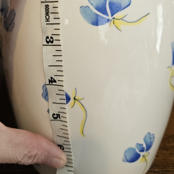 Vintage Inspirado Floral Ceramic Canister - Picture 7 of 8